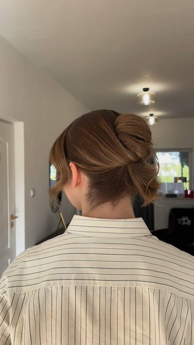 Upięcie French Twist, kadr od tyłu